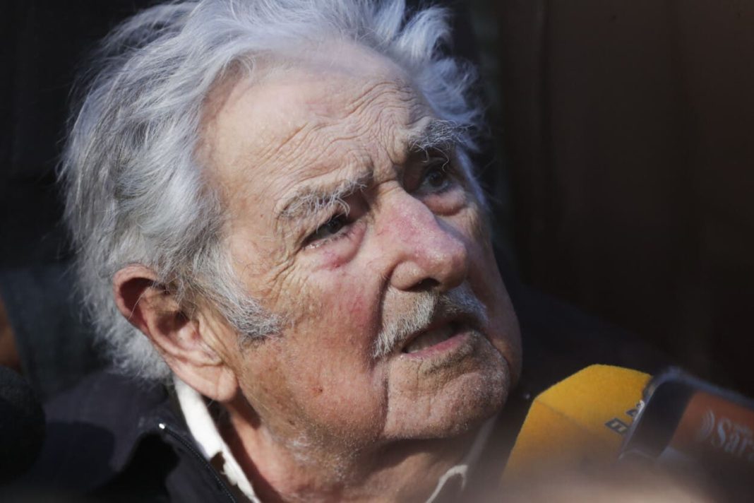 mujica-evoluciona-dentro-de-lo-esperado-luego-de-que-le-colocaran-un-stent-en-el-esofago