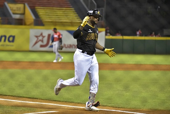 aguilas-vencen-a-los-leones-con-efectivo-pitcheo-y-el-poder-de-alexander-canario aguilas-vencen-a-los-leones-con-efectivo-pitcheo-y-el-poder-de-alexander-canario