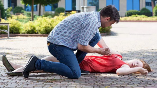 ¿un-desmayo?-aprenda-a-reconocerlo-y-actuar-rapidamente ¿un-desmayo?-aprenda-a-reconocerlo-y-actuar-rapidamente