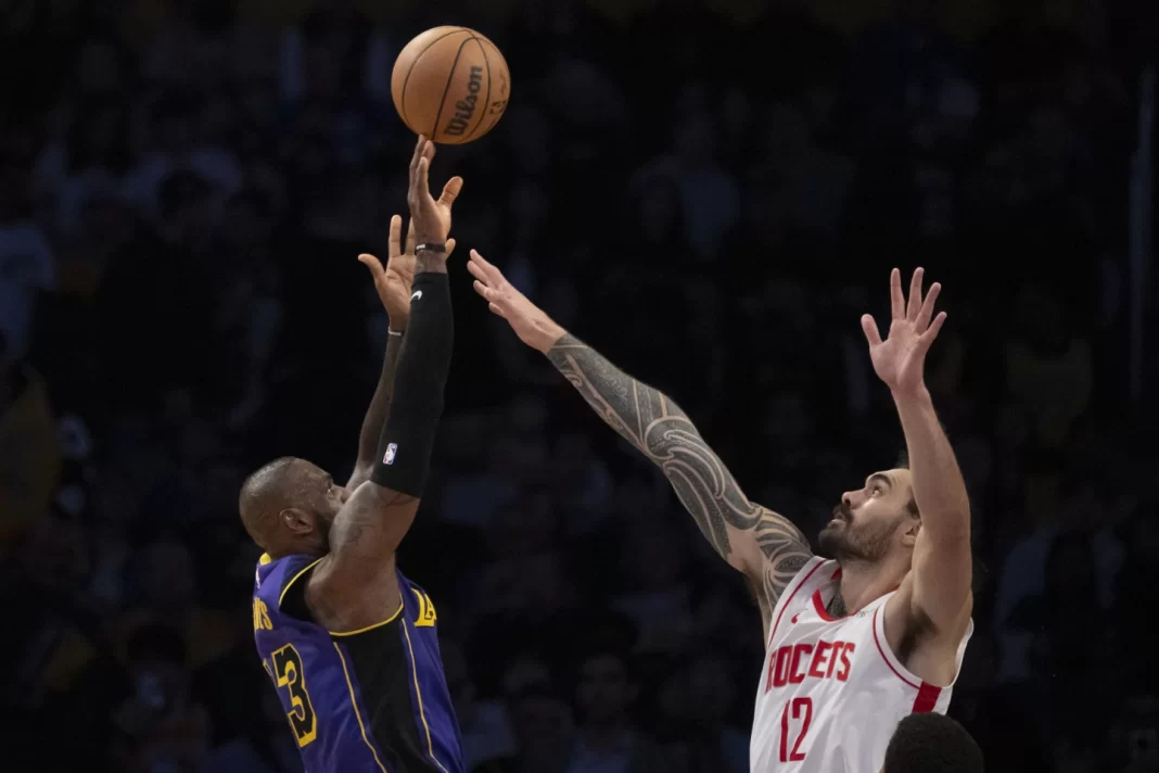 lakers-vencen-los-rockets-y-afianzan-el-cuarto-puesto-en-el-oeste.-todos-los-resultados