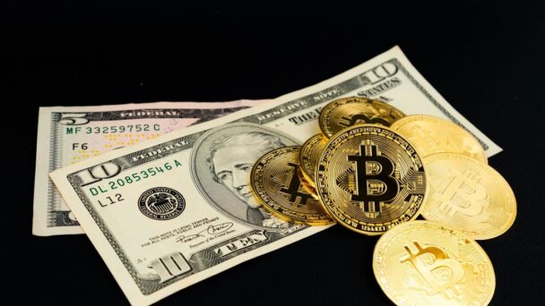 la-razon-por-la-que-el-dolar-podria-perder-frente-al-bitcoin-su-estatus-de-reserva-mundial la-razon-por-la-que-el-dolar-podria-perder-frente-al-bitcoin-su-estatus-de-reserva-mundial