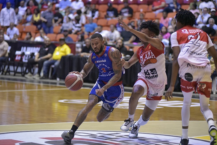 ramirez-y-de-leon-guian-al-cdp-sobre-plaza-en-inicio-de-la-semifinal-a-del-tbs-santiago ramirez-y-de-leon-guian-al-cdp-sobre-plaza-en-inicio-de-la-semifinal-a-del-tbs-santiago