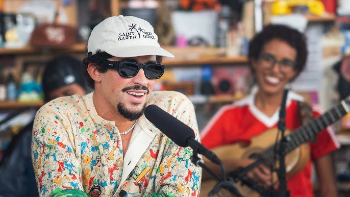 bad-bunny-deslumbra-en-su-tiny-desk-con-carisma,-emocion-y-orgullo-boricua bad-bunny-deslumbra-en-su-tiny-desk-con-carisma,-emocion-y-orgullo-boricua