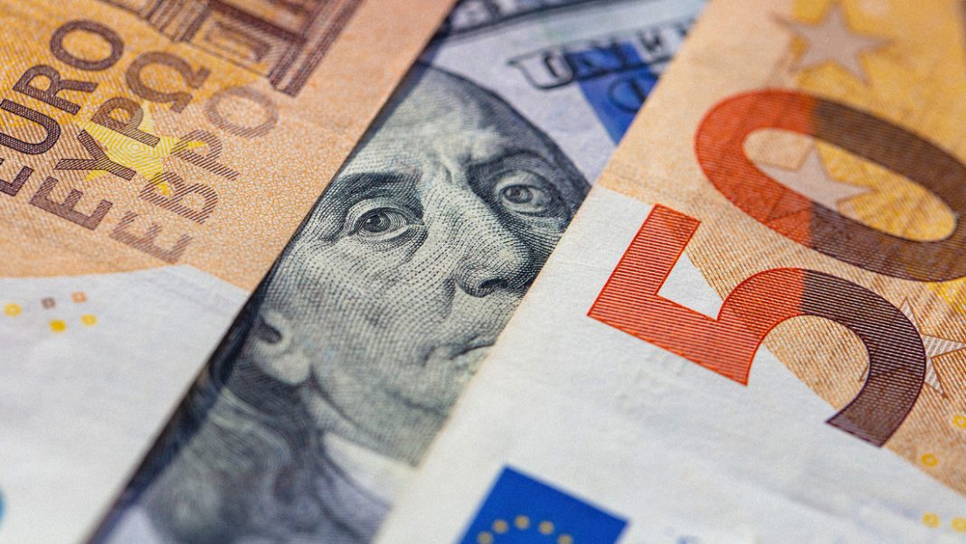 el-euro-alcanza-su-nivel-mas-alto-desde-2021