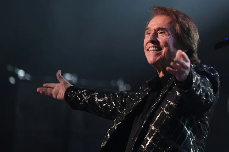 raphael-anuncia-su-regreso-tras-tratamiento-por-linfoma-cerebral raphael-anuncia-su-regreso-tras-tratamiento-por-linfoma-cerebral