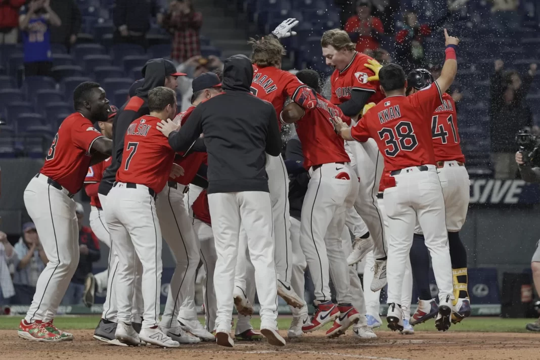 mlb:-diaz-y-bogaerts-lideran-con-el-madero;-clase-y-suarez-cierran-con-autoridad mlb:-diaz-y-bogaerts-lideran-con-el-madero;-clase-y-suarez-cierran-con-autoridad