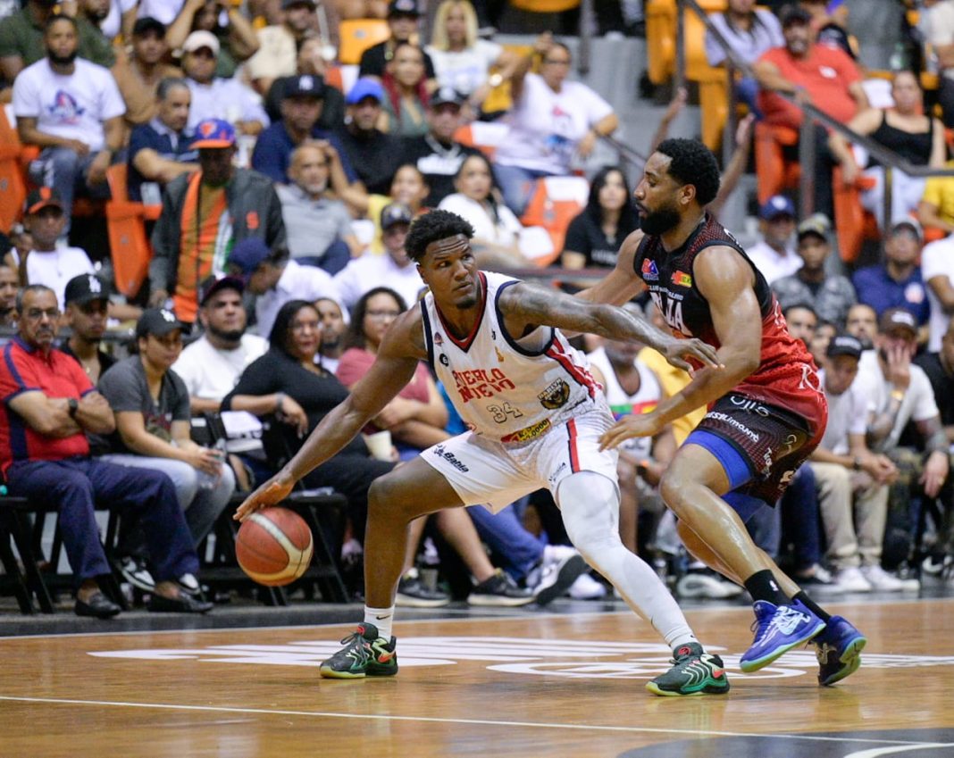 francis-debuta-en-grande:-pueblo-nuevo-empata-la-final-del-tbs-ante-plaza-valerio