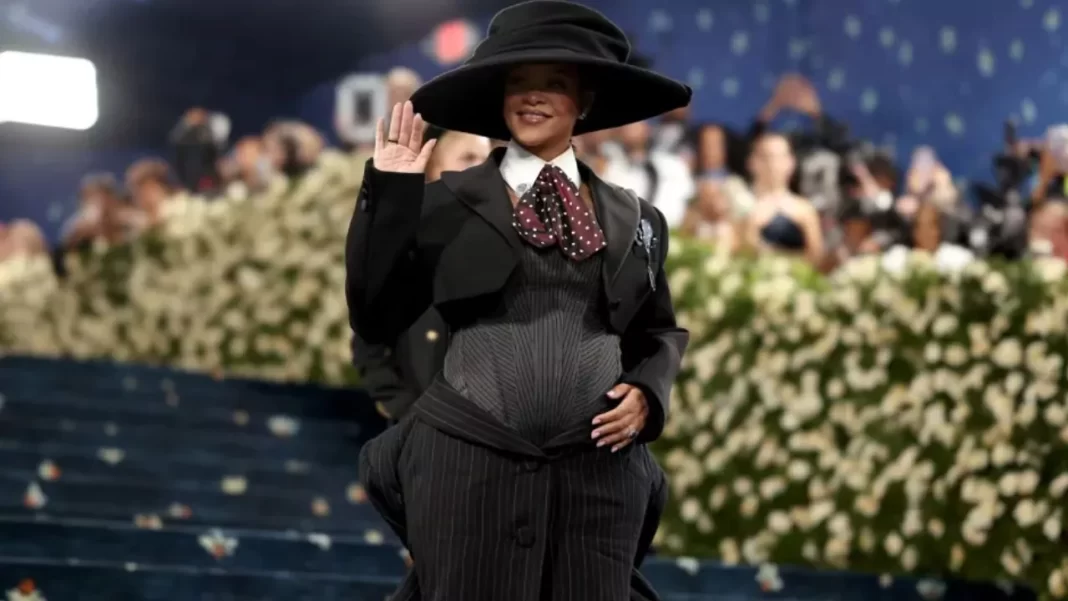 rihanna-revela-su-tercer-embarazo-en-la-met-gala rihanna-revela-su-tercer-embarazo-en-la-met-gala