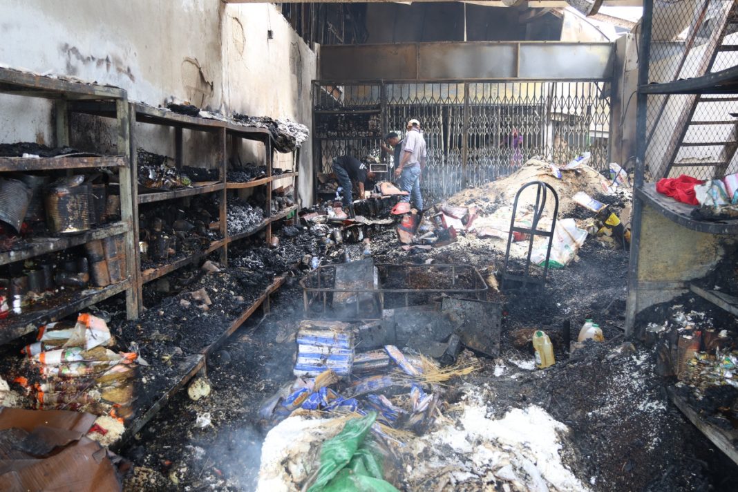 comerciantes-del-merca-santo-domingo-claman-por-apoyo-economico-tras-incendio