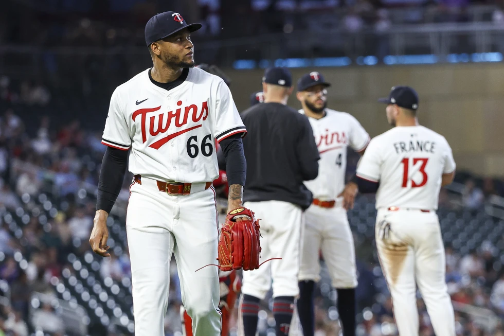 medias-rojas-adquieren-al-relevista-jorge-alcala-desde-minnesota medias-rojas-adquieren-al-relevista-jorge-alcala-desde-minnesota