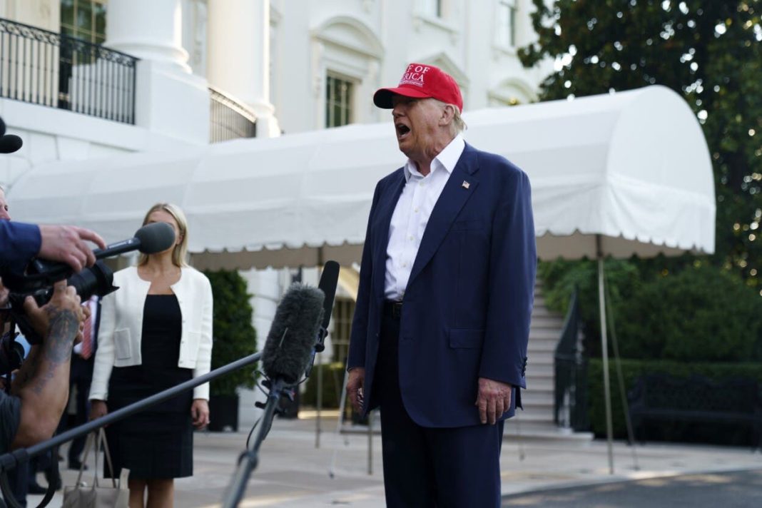 «les-ensenaremos-a-huir-de-un-caiman»:-trump-se-mofa-de-migrantes