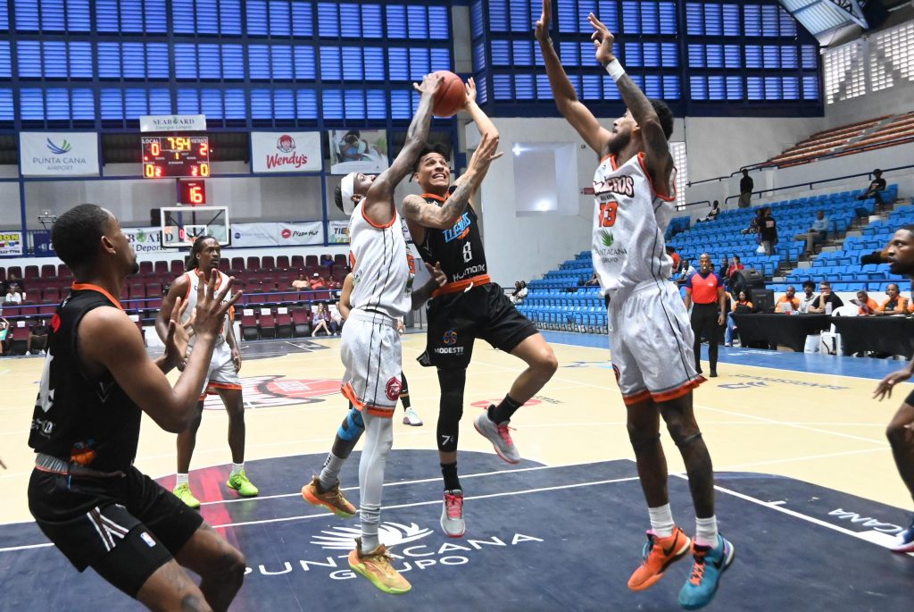 titanes-sellan-clasificacion-a-la-semifinal-al-derrotar-a-caneros titanes-sellan-clasificacion-a-la-semifinal-al-derrotar-a-caneros