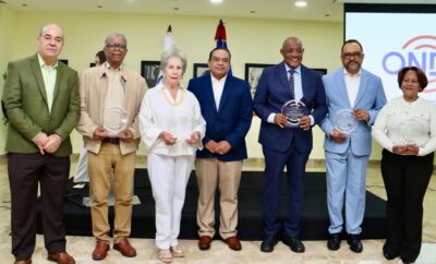 la-onda-reconoce-a-cinco-escritores-durante-conversatorio-sobre-derecho-de-autor la-onda-reconoce-a-cinco-escritores-durante-conversatorio-sobre-derecho-de-autor