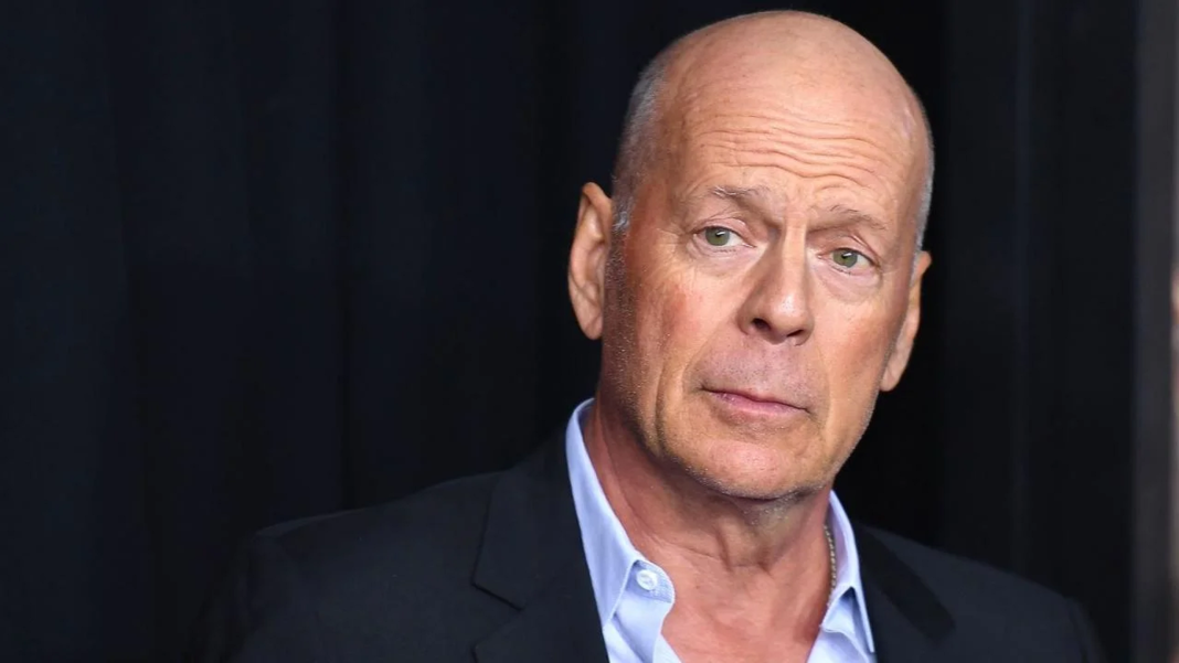 bruce-willis-deslumbra-con-su-baile-mientras-su-familia-desmiente-especulaciones