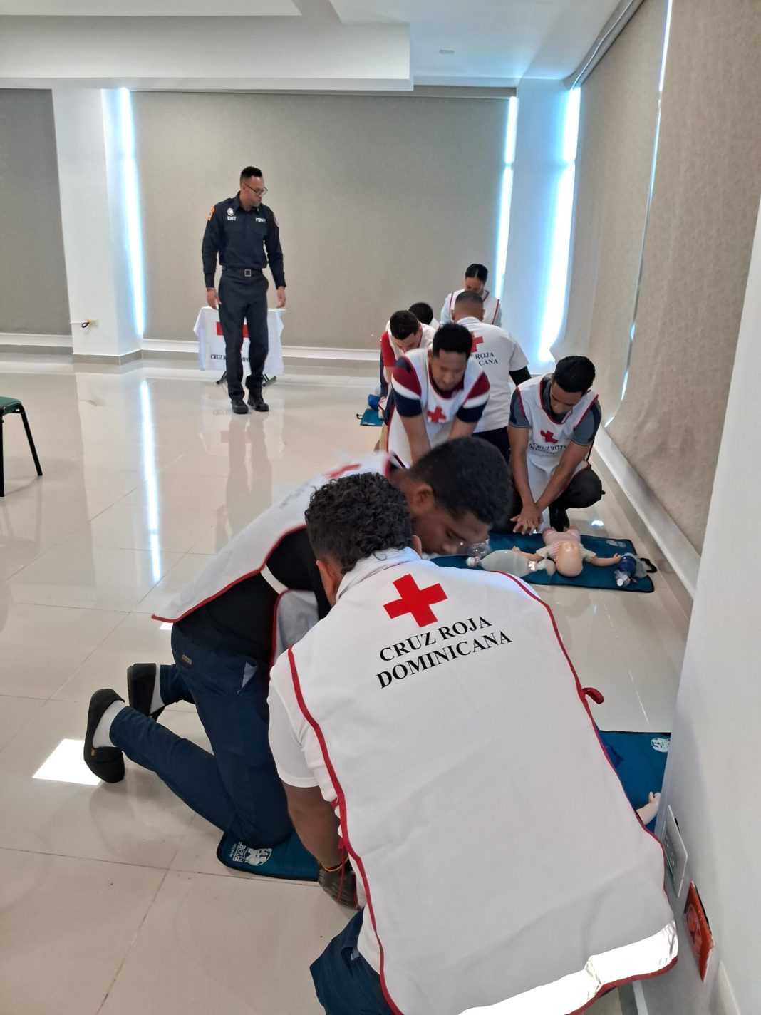 cruz-roja-santiago-capacita-personal-voluntario-en-atencion-prehospitalaria cruz-roja-santiago-capacita-personal-voluntario-en-atencion-prehospitalaria