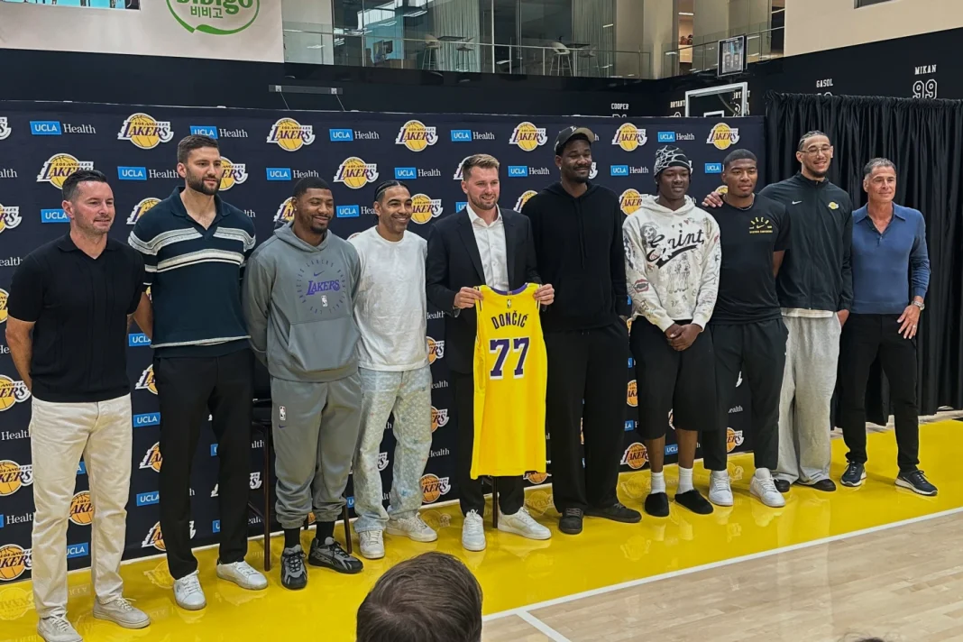 doncic-firma-extension-con-lakers-hasta-2028.-lebron-james-ausente-de-la-rueda-de-prensa doncic-firma-extension-con-lakers-hasta-2028.-lebron-james-ausente-de-la-rueda-de-prensa