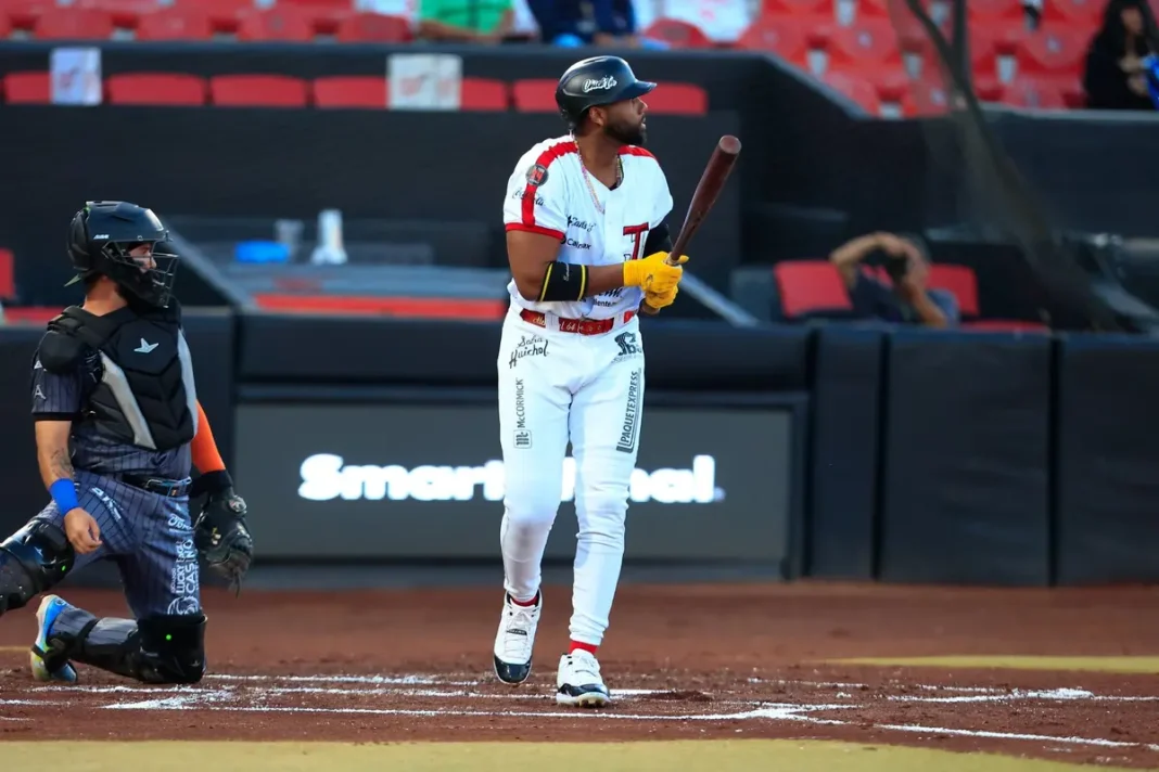 aderlin-y-lake-lideran-triunfo-de-toros-con-jonrones aderlin-y-lake-lideran-triunfo-de-toros-con-jonrones