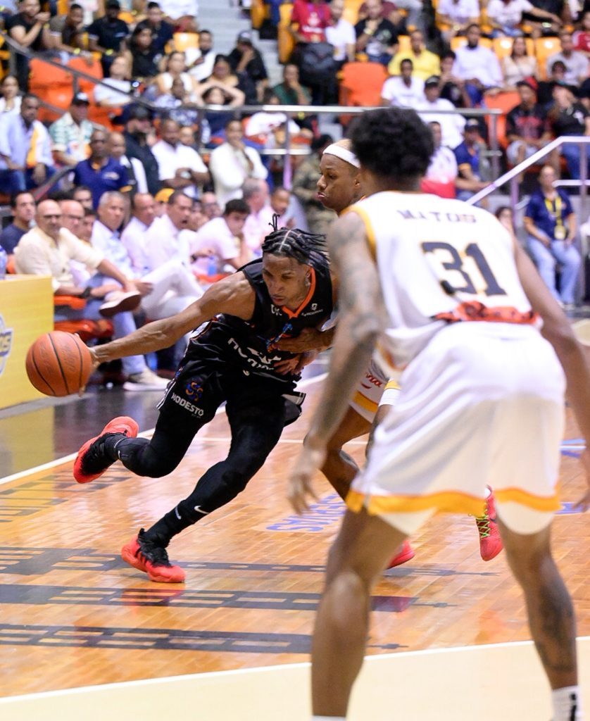 titanes-ponen-contra-la-pared-a-los-metros,-estan-a-un-paso-del-campeonato-lnb-2025 titanes-ponen-contra-la-pared-a-los-metros,-estan-a-un-paso-del-campeonato-lnb-2025