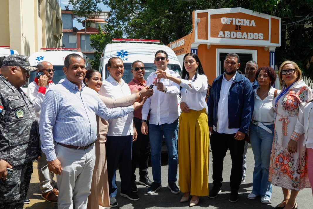 entregan-tres-ambulancias-para-reforzar-el-traslado-de-pacientes-en-santiago-rodriguez entregan-tres-ambulancias-para-reforzar-el-traslado-de-pacientes-en-santiago-rodriguez