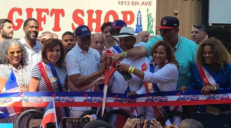 desfile-nacional-dominicano-en-nyc:-musica,-colores-y-anuncio-historico-del-alcalde-adams desfile-nacional-dominicano-en-nyc:-musica,-colores-y-anuncio-historico-del-alcalde-adams