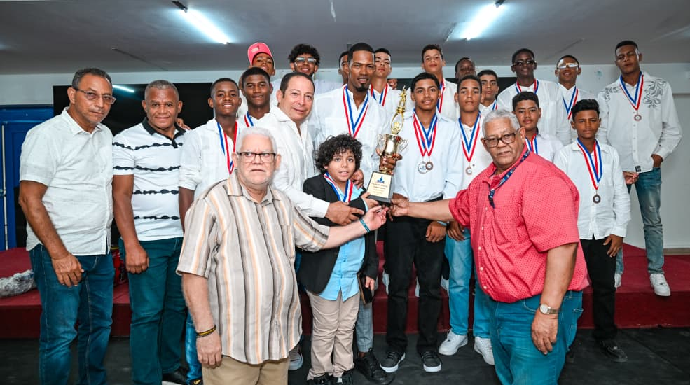 alcaldia-galardona-campeones-y-lideres-de-la-liga-chino-suazo alcaldia-galardona-campeones-y-lideres-de-la-liga-chino-suazo