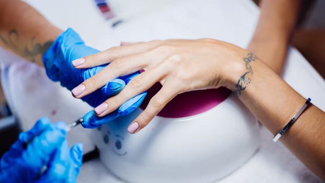 ue-prohibe-el-uso-de-una-sustancia-muy-utilizada-en-esmaltes-de-unas-por-ser-toxica