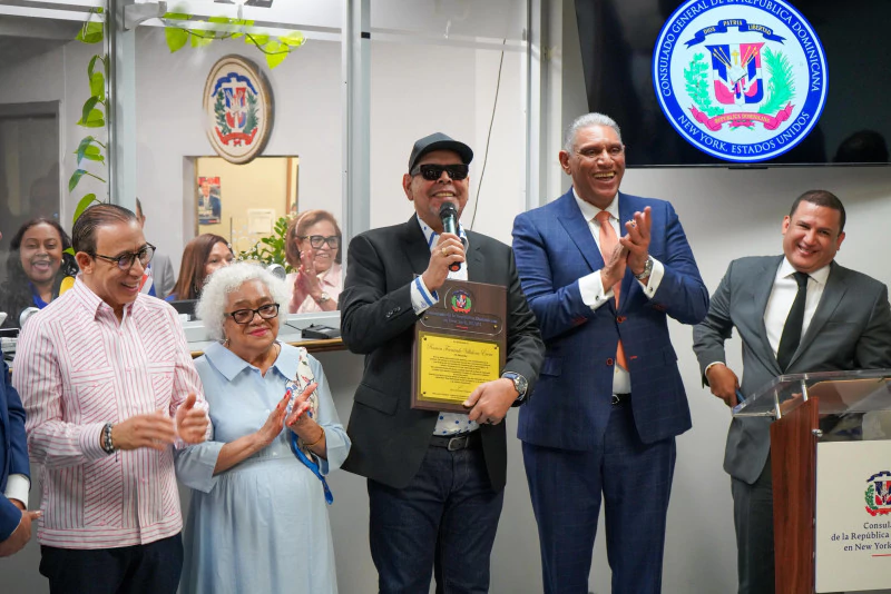 reconocimiento-a-fernando-villalona-por-el-consulado-dominicano-en-ny reconocimiento-a-fernando-villalona-por-el-consulado-dominicano-en-ny