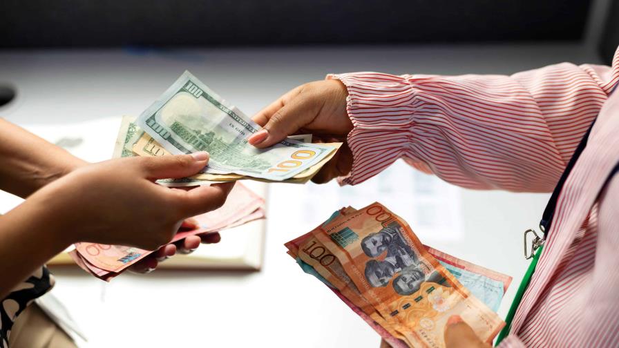 el-dolar-supera-los-64-pesos-en-rd-y-acumula-depreciacion-del-4%-en-un-mes el-dolar-supera-los-64-pesos-en-rd-y-acumula-depreciacion-del-4%-en-un-mes