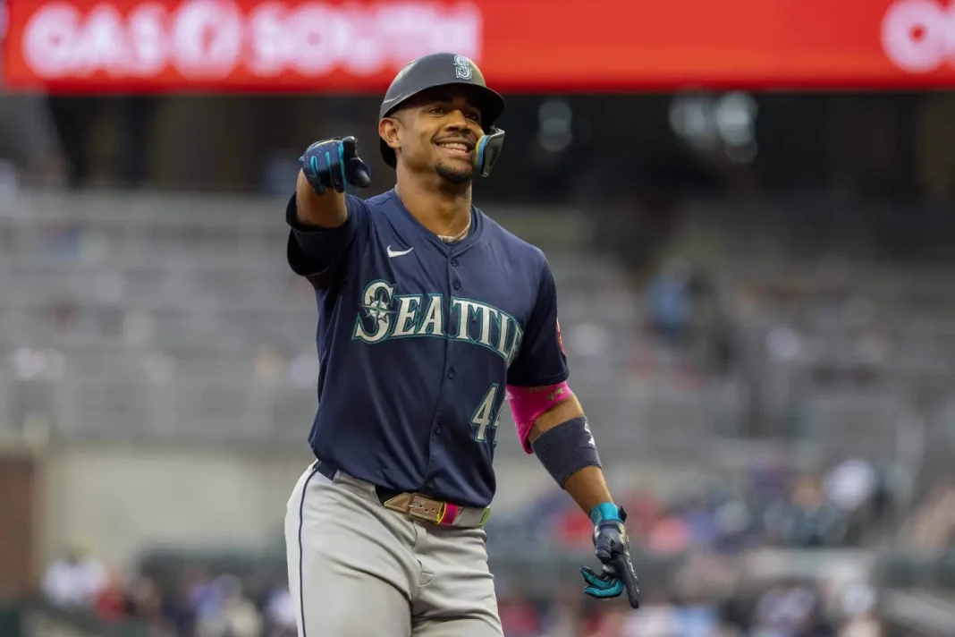 rodriguez-conecta-2-jonrones,-raleigh-llega-a-52,-y-marineros-derrotan-10-2-a-los-bravos