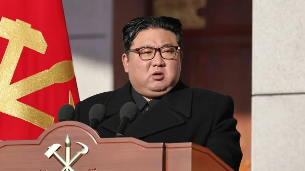 kim-jong-un-anuncia-politica-dual:-mas-armas-nucleares-y-modernizacion-convencional