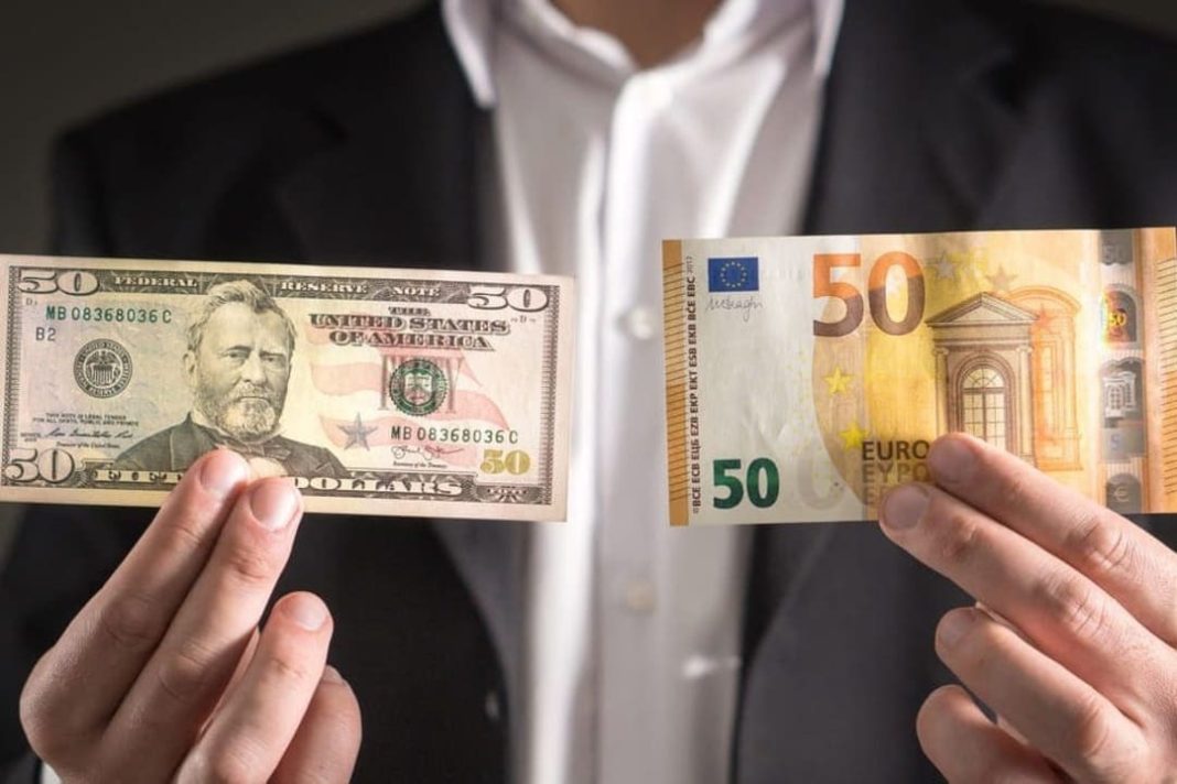 dolar-y-euro-lideran-el-mercado-cambiario-este-lunes