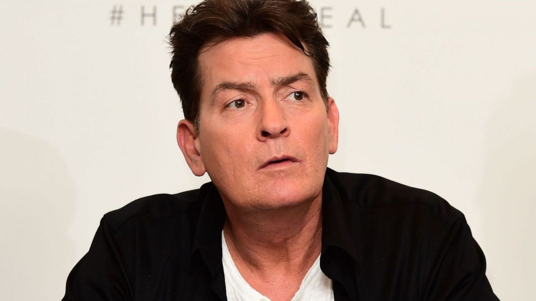 charlie-sheen-revelo-que-bill-clinton-trato-de-conquistar-a-su-novia-en-los-80’s