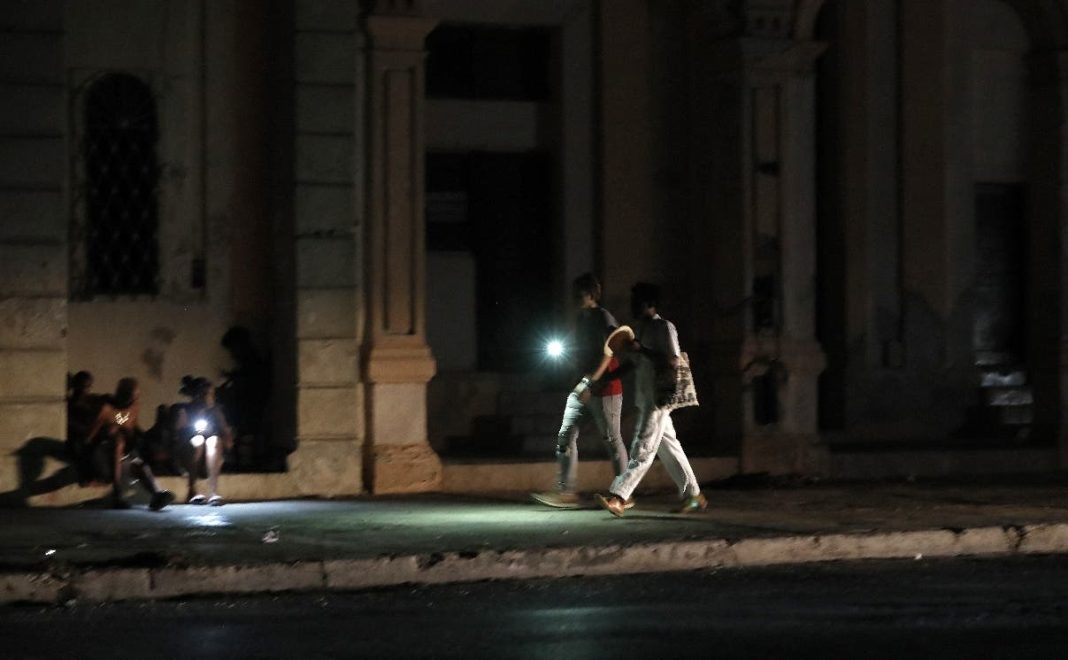 cuba-enfrenta-apagones-en-mas-del-50-%-de-la-isla-por-crisis-energetica