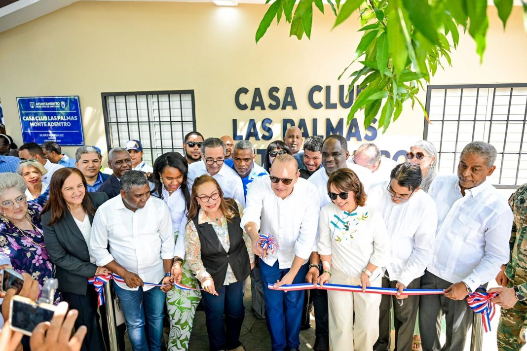 alcaldia-de-santiago-entrega-casa-club-y-cancha-en-las-palmas-de-monte-adentro