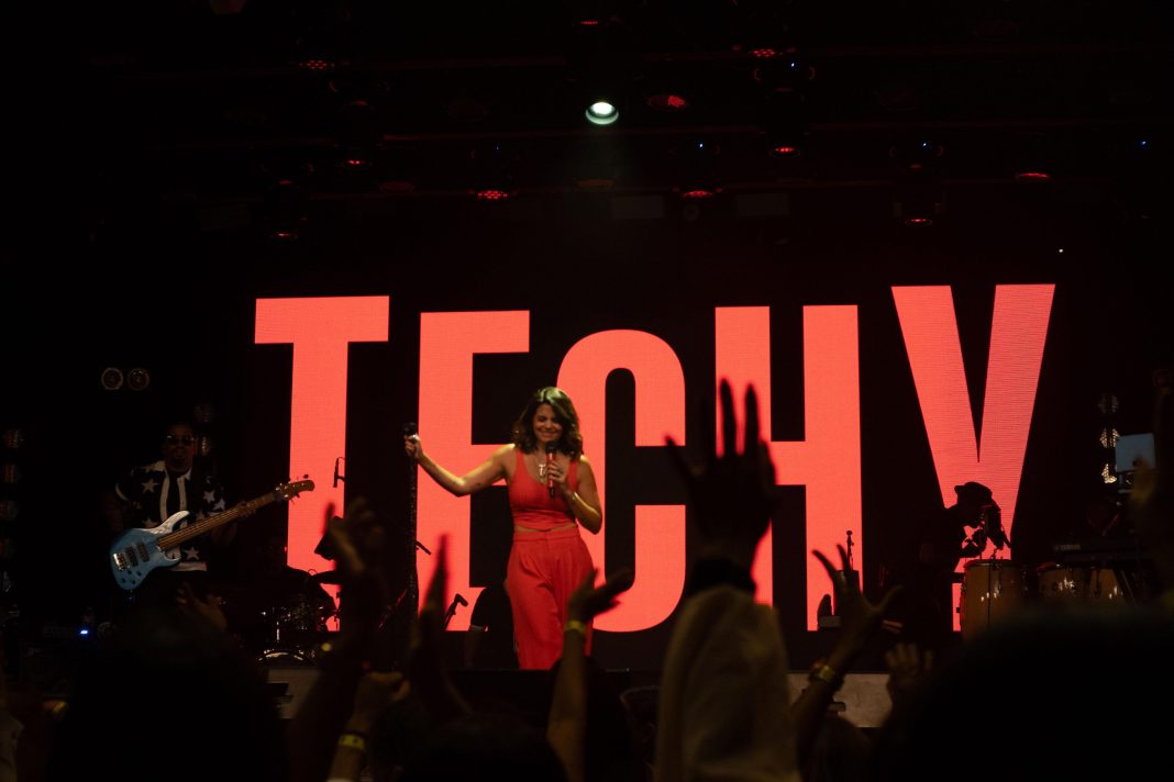 techy-con-funcion-extra-en-escenario-360