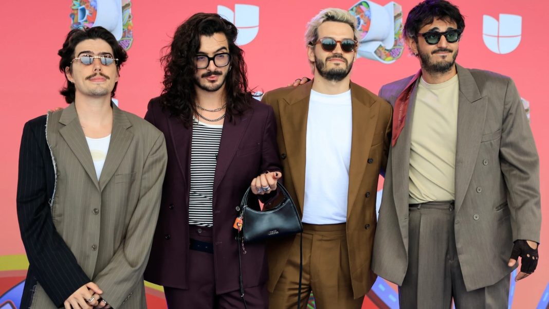 bad-bunny-y-morat-arrasan-en-premios-juventud-que-coronan-a-karol-g-como-la-artista-del-ano