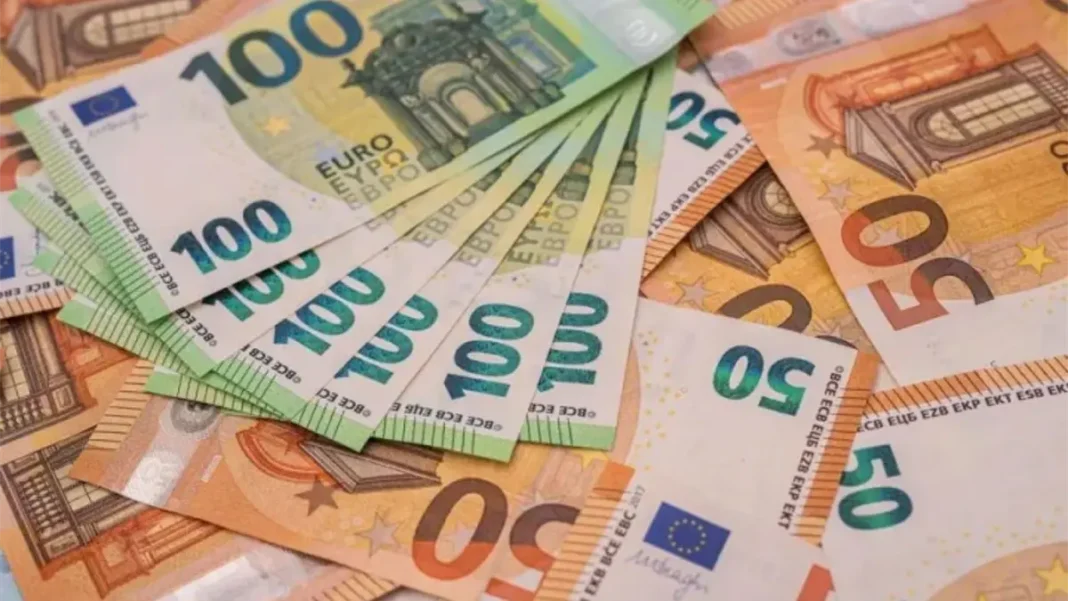 el-euro-toca-fondo-mensual-por-crisis-en-francia-y-cifras-alemanas