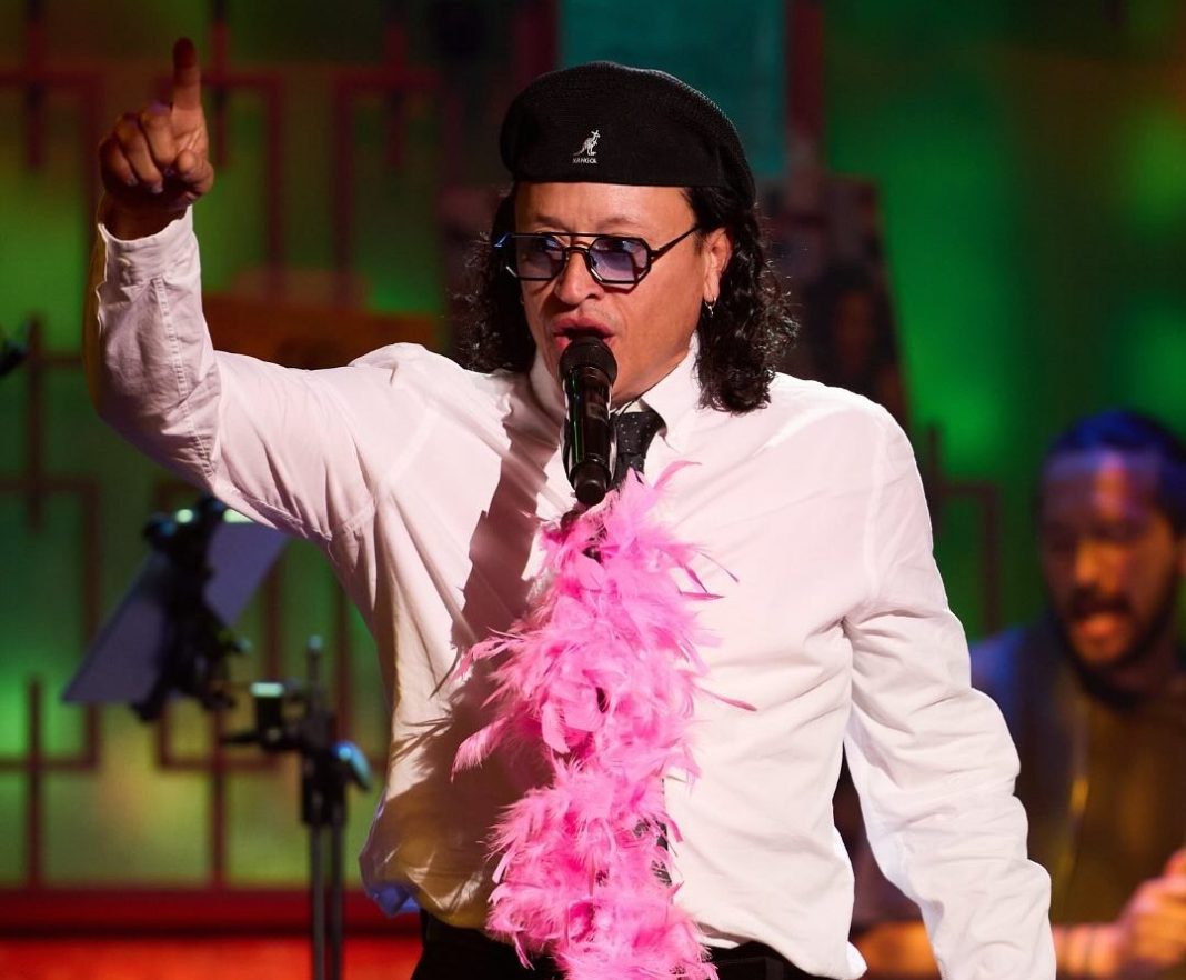 elvis-crespo-recibira-el-premio-salon-de-la-fama-en-los-billboard-latinos