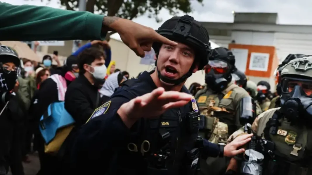 residentes-de-chicago-confrontan-a-agentes-federales-de-eeuu-tras-una-persecucion-y-choque