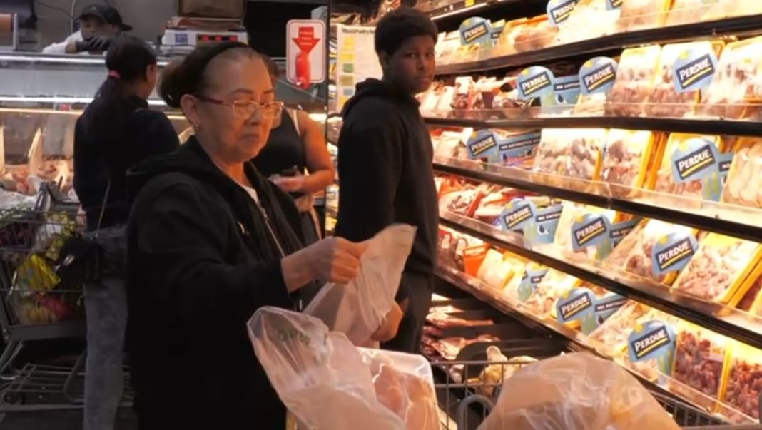 crisis-de-precios-en-ny:-preocupacion-entre-los-dominicanos-por-el-alza-de-productos-basicos