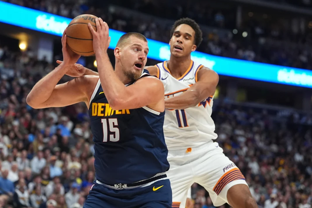 el-triple-doble-de-jokic-impulsa-a-los-nuggets-sobre-los-suns-133-111 el-triple-doble-de-jokic-impulsa-a-los-nuggets-sobre-los-suns-133-111