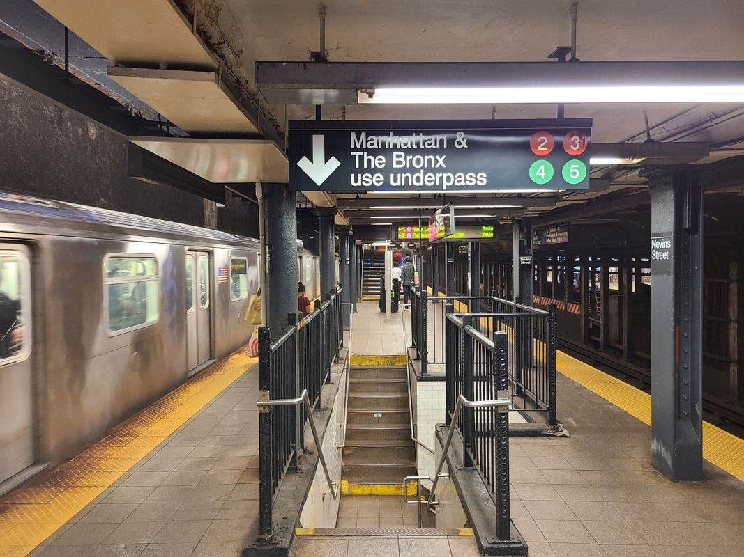 terror-en-el-metro-de-brooklyn:-atacante-desconocido-hiere-a-pasajeros-en-el-rostro terror-en-el-metro-de-brooklyn:-atacante-desconocido-hiere-a-pasajeros-en-el-rostro