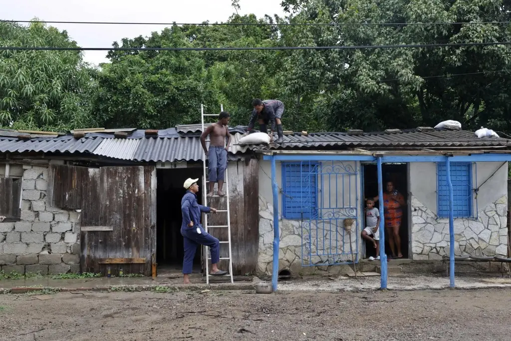 huracan-melissa-se-debilita-sobre-cuba,-pero-sigue-siendo-un-peligroso-ciclon huracan-melissa-se-debilita-sobre-cuba,-pero-sigue-siendo-un-peligroso-ciclon