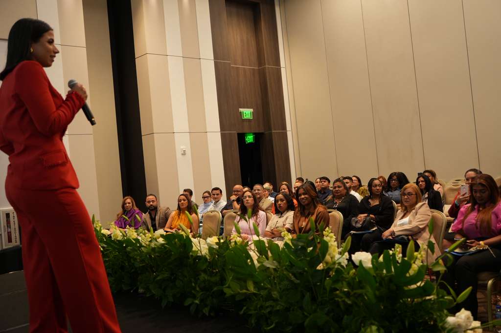 conferencia-“mente-sana,-finanzas-claras”-lleva-orientacion-a-migrantes-en-florida conferencia-“mente-sana,-finanzas-claras”-lleva-orientacion-a-migrantes-en-florida