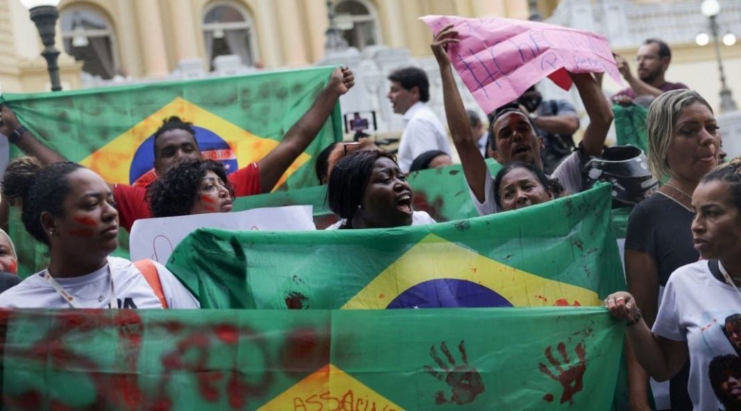 residentes-de-las-favelas-de-rio-de-janeiro-protestan-contra-la-«masacre»-policial residentes-de-las-favelas-de-rio-de-janeiro-protestan-contra-la-«masacre»-policial