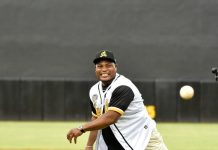 Framber Valdez lanza la primera bola previo al juego Licey vs Águilas en el Estadio Cibao framber-valdez-lanza-la-primera-bola-previo-al-juego-licey-vs-aguilas-en-el-estadio-cibao