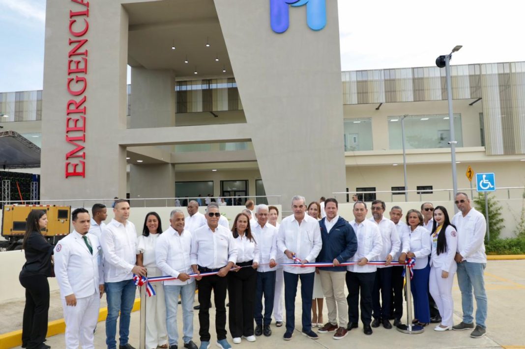 abinader-inaugura-hospital-regional-y-techado-de-la-uasd-en-san-francisco-de-macoris