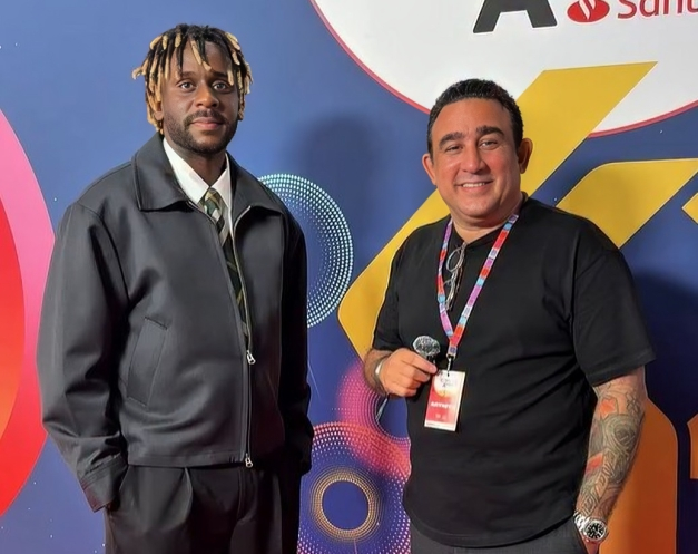 milton-cordero-conversa-con-el-artista-myles-smith-en-los40-valencia milton-cordero-conversa-con-el-artista-myles-smith-en-los40-valencia