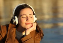 Escuchar música con frecuencia podría reducir el riesgo de demencia, según estudio escuchar-musica-con-frecuencia-podria-reducir-el-riesgo-de-demencia,-segun-estudio