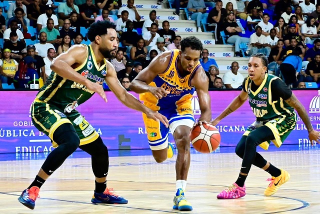 mauricio-baez-puso-contra-la-pared-a-san-carlos-en-la-final-del-tbs-del-distrito mauricio-baez-puso-contra-la-pared-a-san-carlos-en-la-final-del-tbs-del-distrito